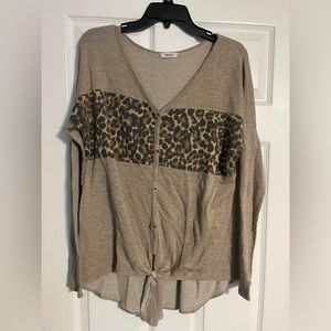 Shirt, loose fitting with front tie
